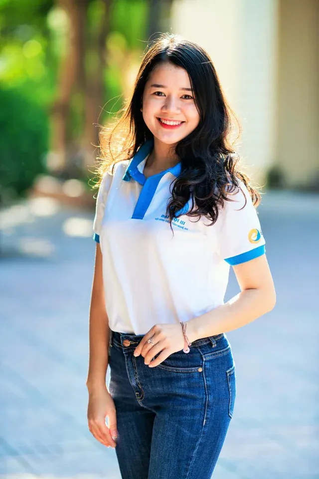 100+ ảnh gái sinh viên xinh xắn cho nền điện thoại