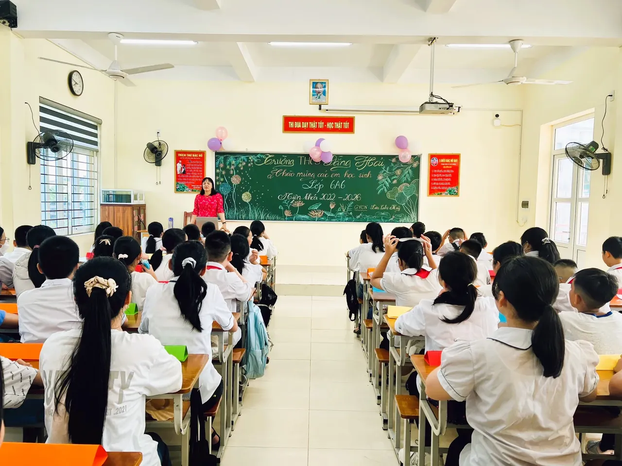 Hình Ảnh Học Sinh Cấp 2: Tuyển Tập 100+ Khoảnh Khắc Học Đường Đẹp Nhất · ảnh 2
